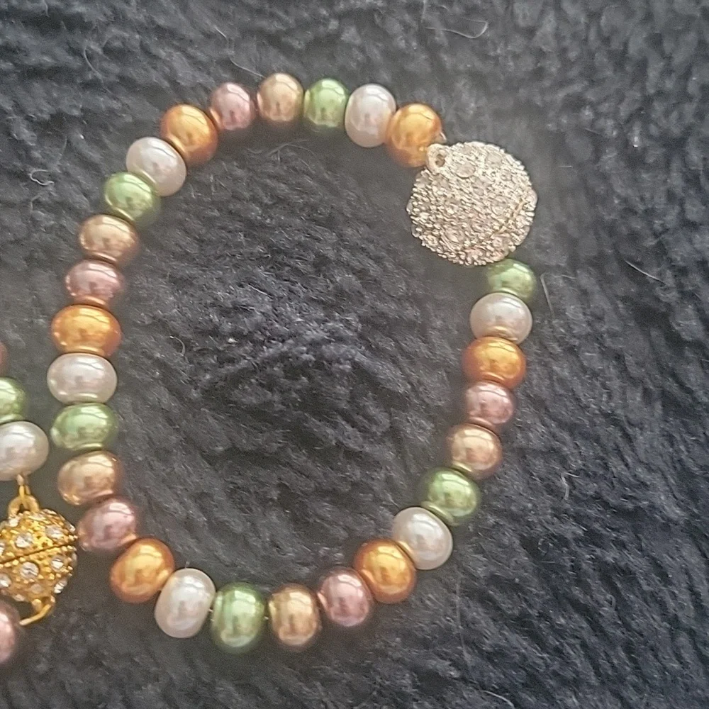 Handmade bead bracelets with magnetic crystal closure (set of 2) - Picture 3 of 3